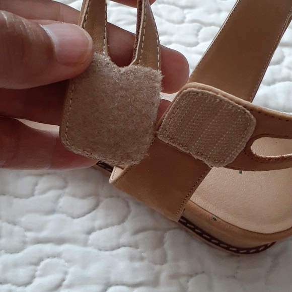 VANELI double ankle strap suede casual tan sandals - Picture 8 of 8